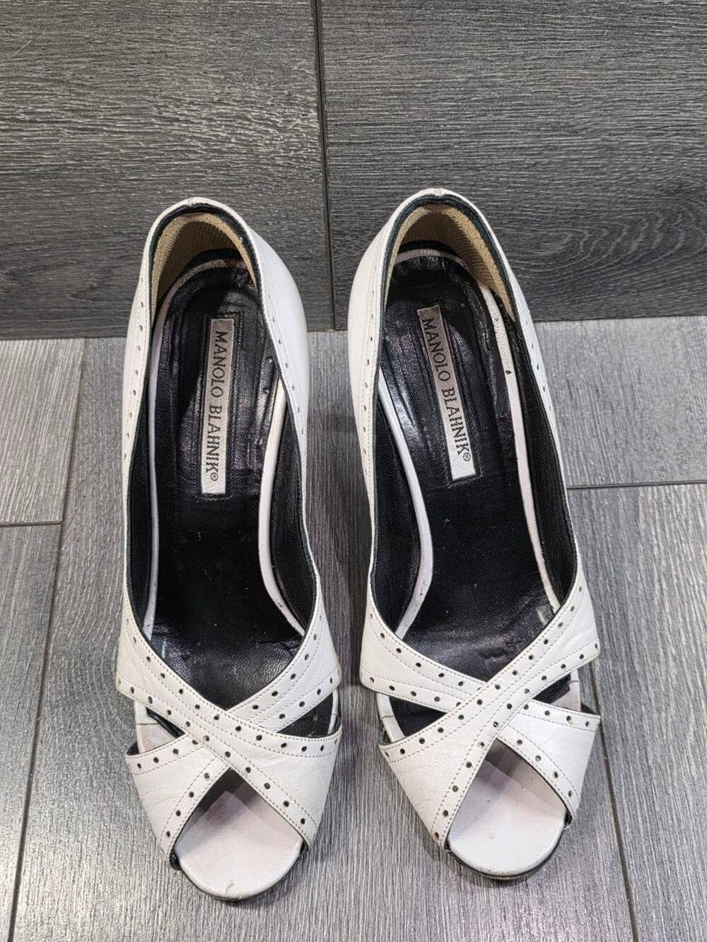 Manolo Blahnik Women White Peep Toe Stiletto Dorsay Pumps size 35 S000144